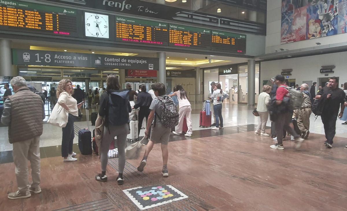 Los comercios del entorno de la principal estación de trenes de la provincia han podido respirar aliviados tras «un trimestre casi en blanco». | F. E.