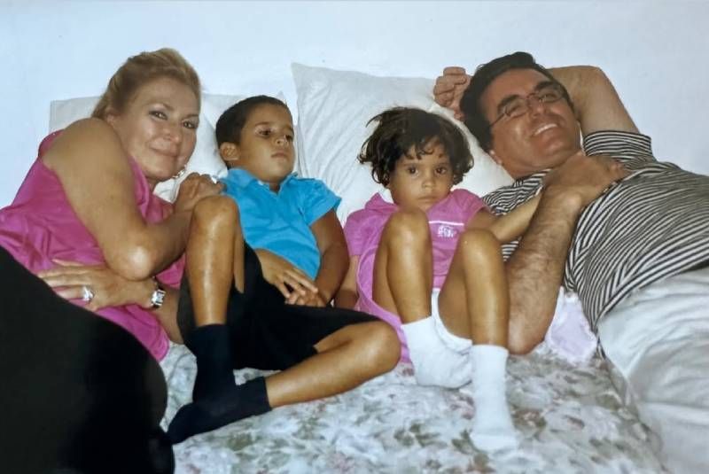 Gloria Camila recuerda los mejores momentos junto a sus padres.