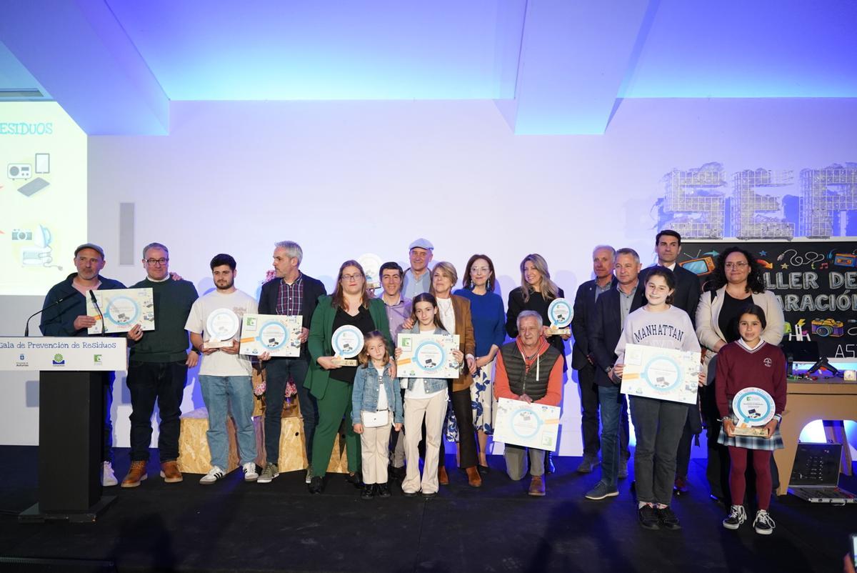 Todos los finalistas, en una foto conjunta.