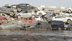 Arranca la retirada de los 120.000 vehículos acumulados tras la DANA