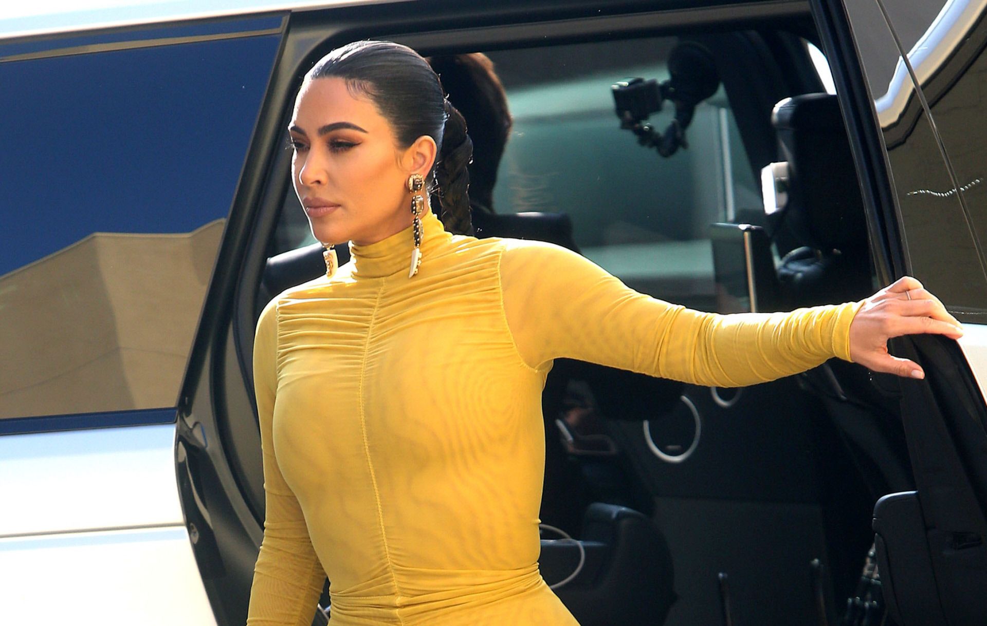 Kim Kardashian, saliendo de su coche