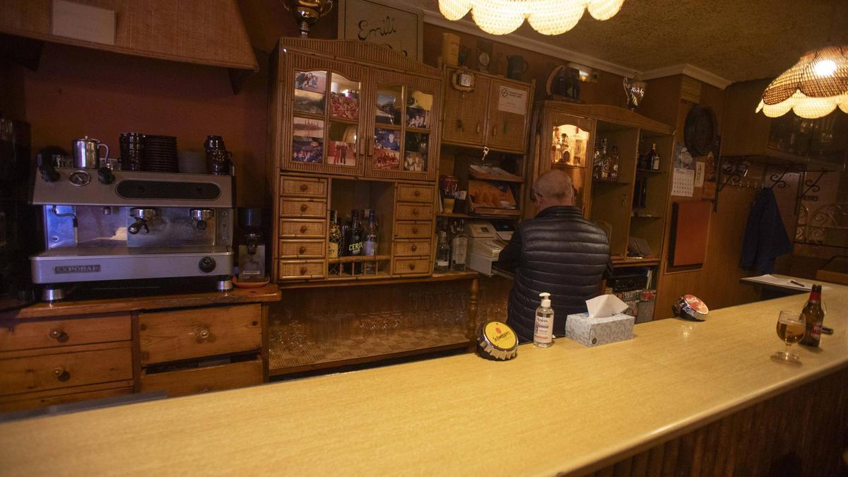 El pub «Emily», ubicado en el barrio de Sant Rafel de Ontinyent, ha sido puesto a la venta de forma reciente.