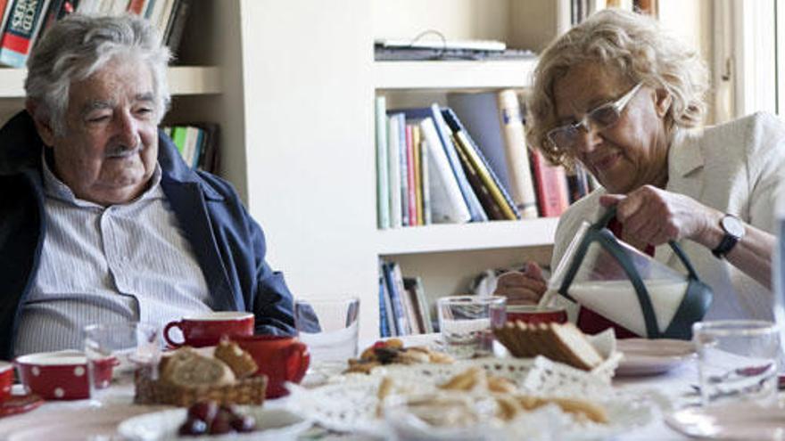 José Mujica, desayunando en casa de Carmena.