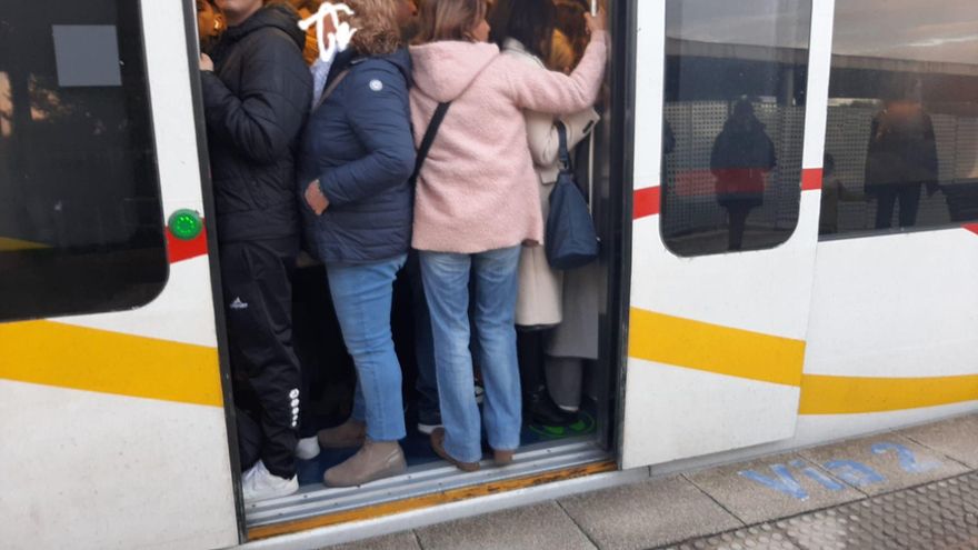 Los usuarios vuelven a denunciar la saturación del servicio de tren en Mallorca