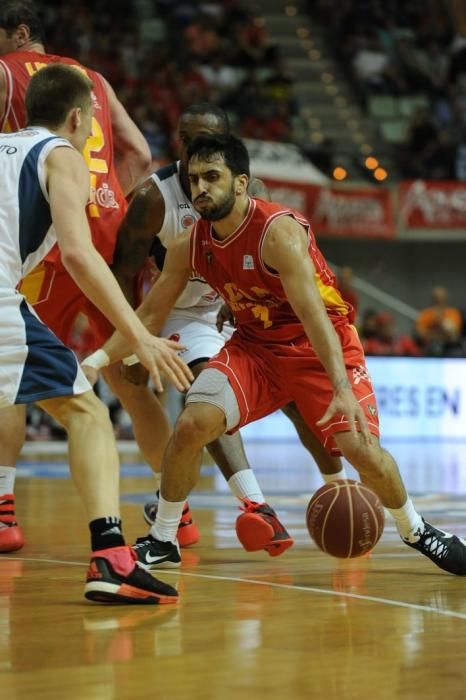 Partido entre el UCAM Baloncesto y el Manresa