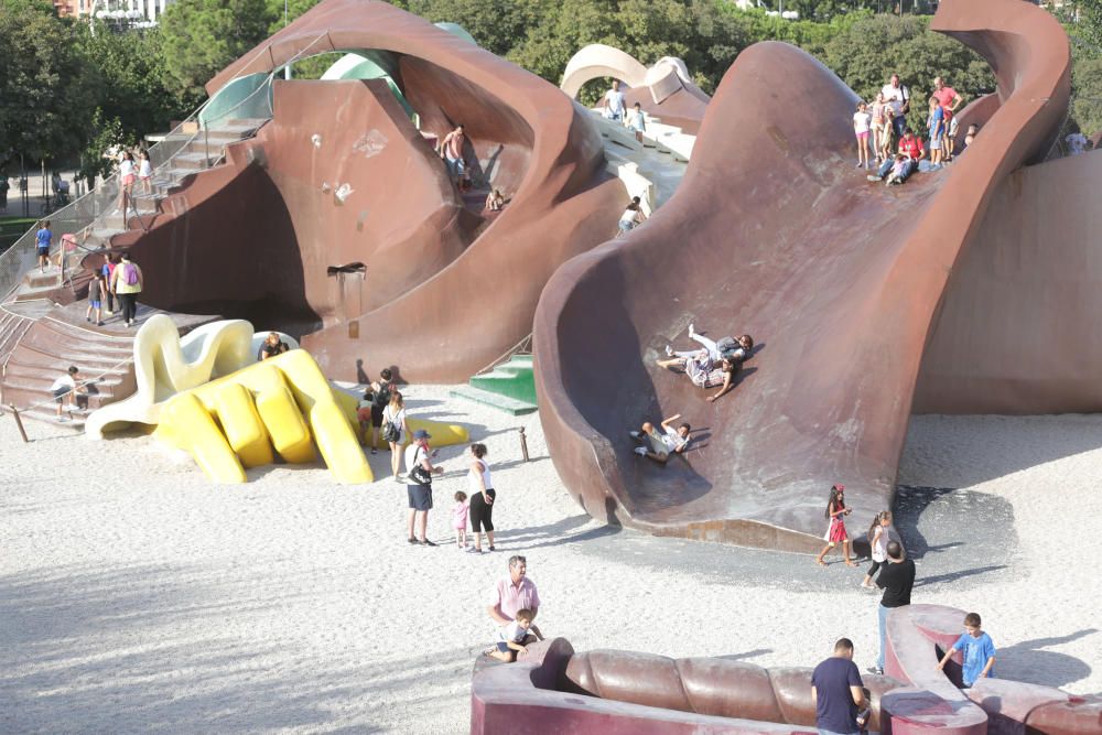 Actividades en el jardín del Túria, el antiguo cauce del río en València.