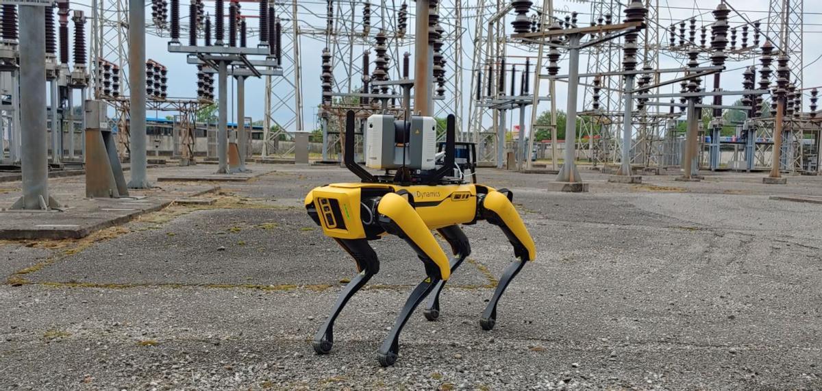 Robot dotat amb una càmera especial que es fa servir per enregistrar infraestructures, en aquest cas, una subestació