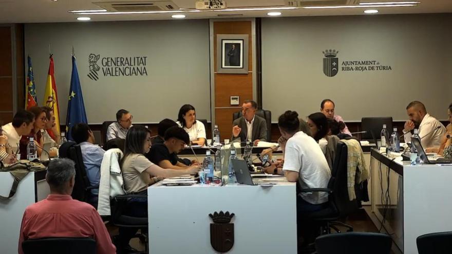Riba-roja implanta el mediador para evitar conflictos entre gestores de las colonias felinas y vecinos