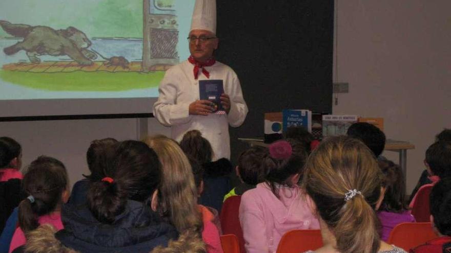 Paco Abril llena con &quot;Buñuelos de cuento&quot;