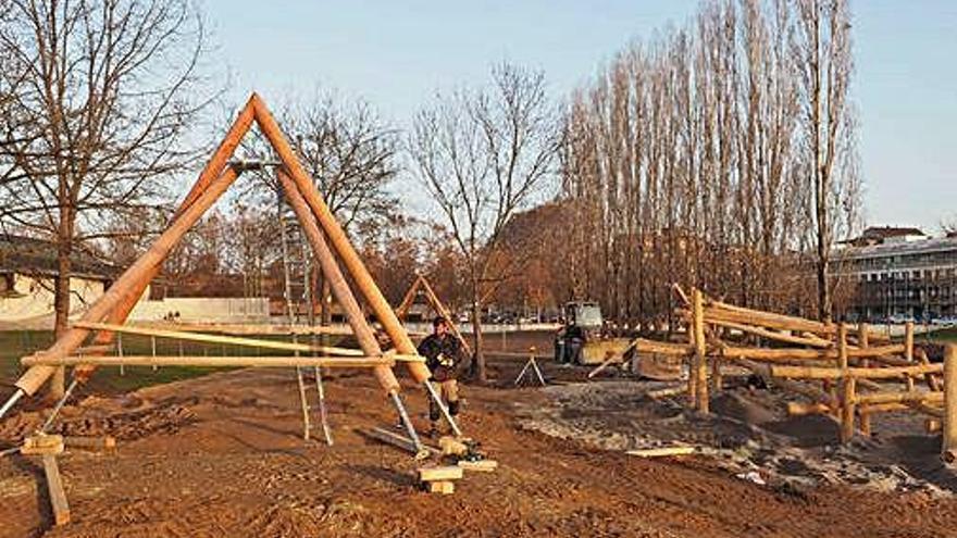 Nou equipament lúdic al parc infantil de la Draga.