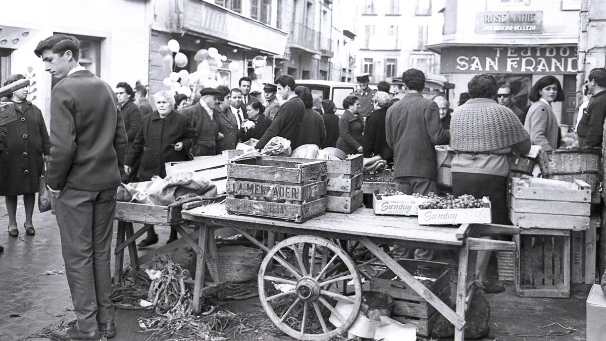 Inmediaciones de la Plaza de Abastos de Verónicas, años setenta.