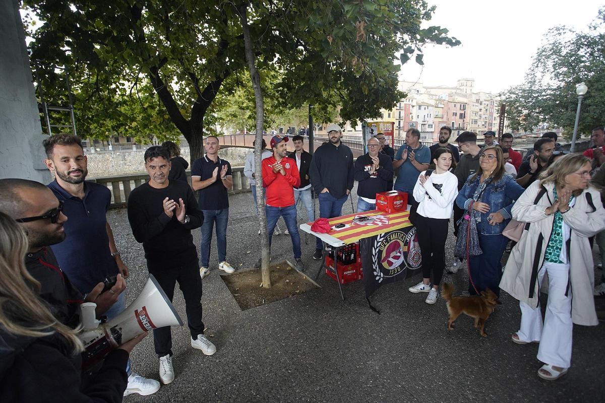 Stuani i Míchel destapen el mural que l'artista Miguel Martínez ha pintat a Girona Stuani i Míchel destapen el mural que l'artista Miguel Martínez ha pintat a Girona