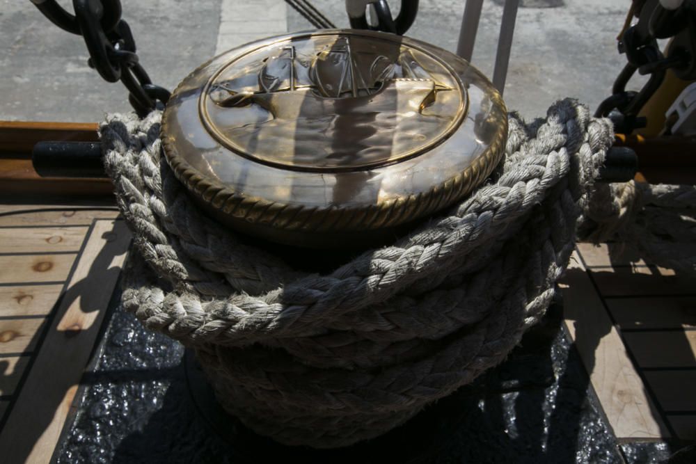 El Amerigo Vespucci atraca en Alicante