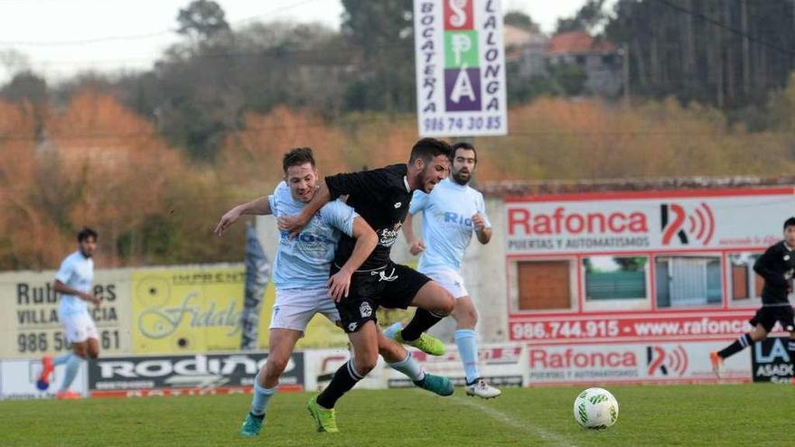 El Villalonga plantó cara al todopoderoso Deportivo B en el campo de San Pedro. // Noé Parga