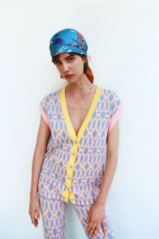 Chaleco jaquard estampado con escote en pico de Zara