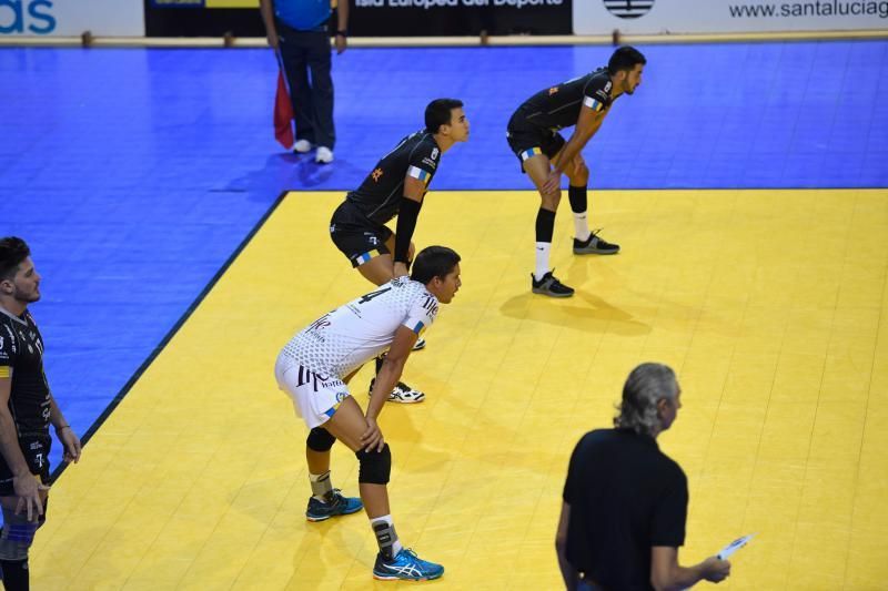 DEPORTES. 03-11-18 VECINDARIO. SANTA LUCIA DE TIRAJANA. Partido de Voleibol masculino: Vecindario ACE Gran Canaria - Ushuaña Ibiza Voley FOTOS: JUAN CASTRO.  | 03/11/2018 | Fotógrafo: Juan Carlos Castro