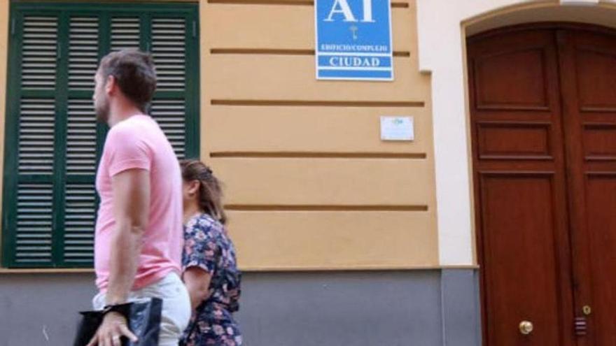 Con Málaga denuncia que el número de apartamentos turísticos en Málaga ha aumentado un 152% en nueve años