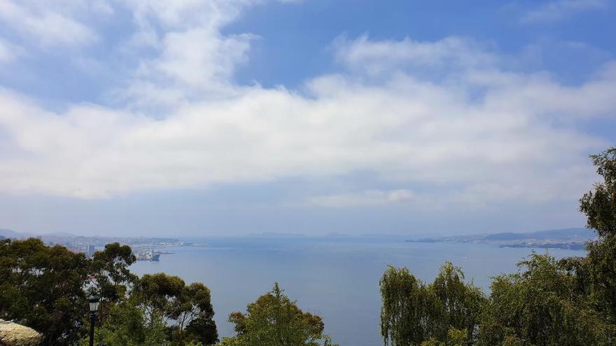 Ría de Vigo con cielos despejados. // Marta G. Brea