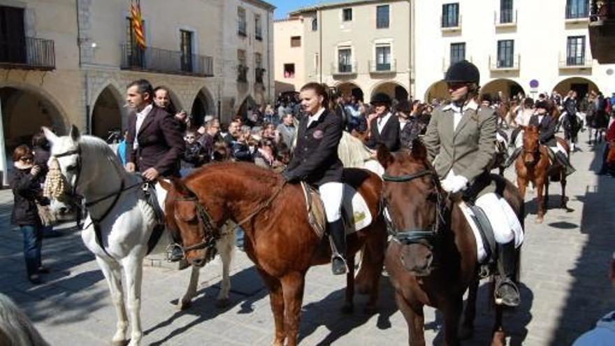 Genets, cavalls i carruatges a la 32a Cavallada de Peralada