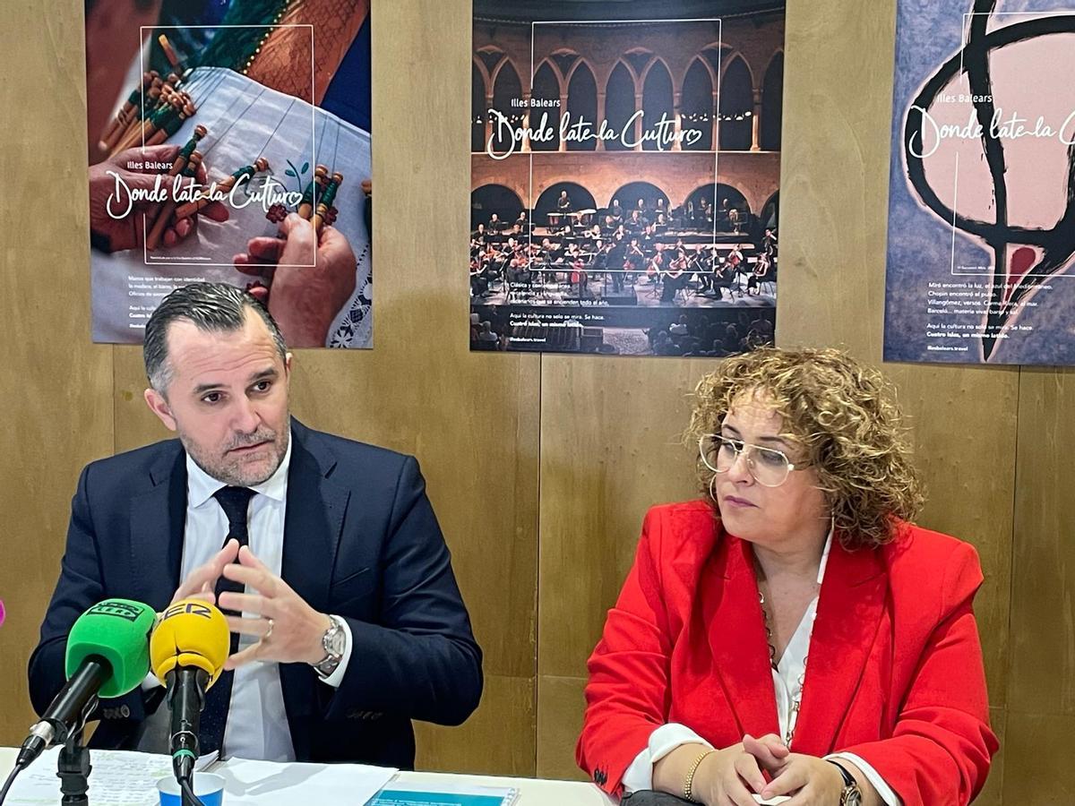 El presidente de la FEHM, Javier Vich, junto a la vicepresidenta María José Aguiló