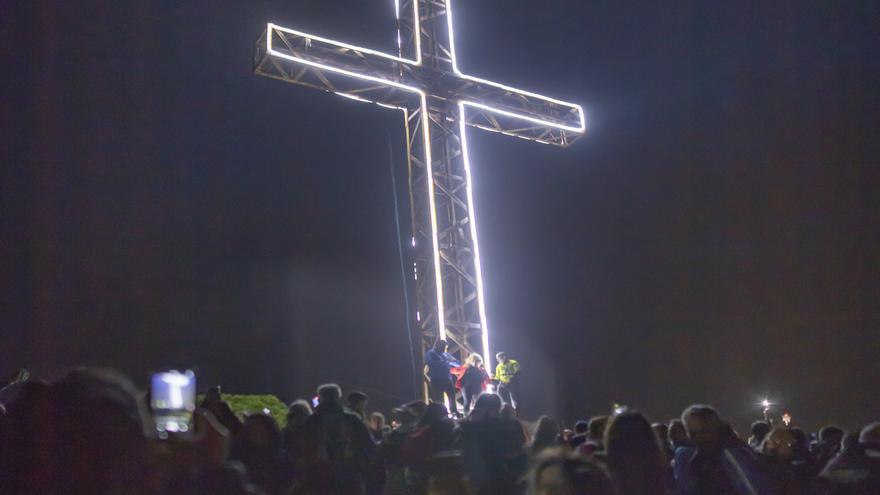 La Cruz de la Muela se ilumina de nuevo