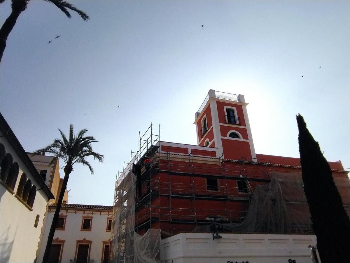 Los obreros ya han retirado el andamio que ocultaba la esbelta torre