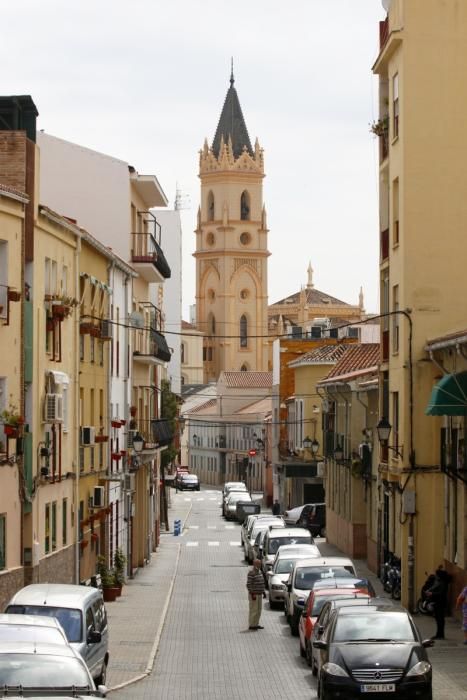 El barrio de La Trinidad, vacío en la mañana del Sábado de Pasión por la suspensión del traslado de Jesús Cautivo y la Virgen de la Trinidad.