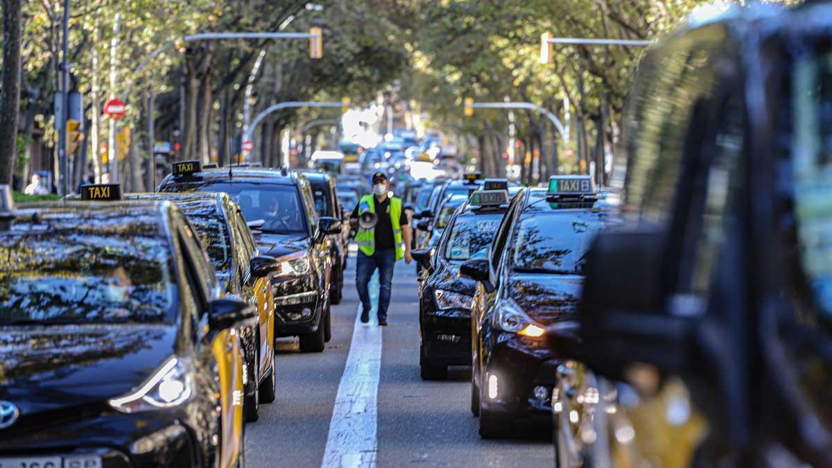 Los taxistas se movilizan en Barcelona y amenazan con acampar frente a Territori