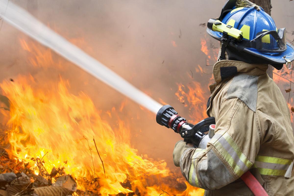 Eran cofrades sevillanos encendiendo incienso!: Bomberos acudió a un falso  aviso de incendio