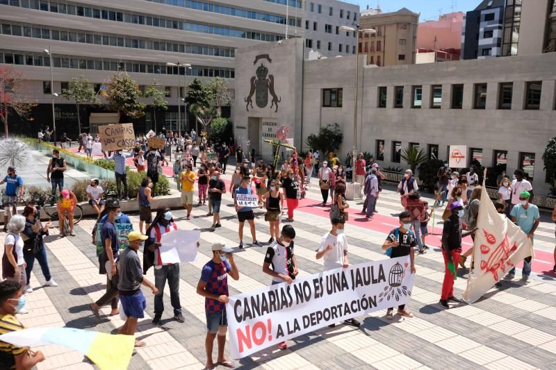 Concentración 'Canarias no es una jaula'