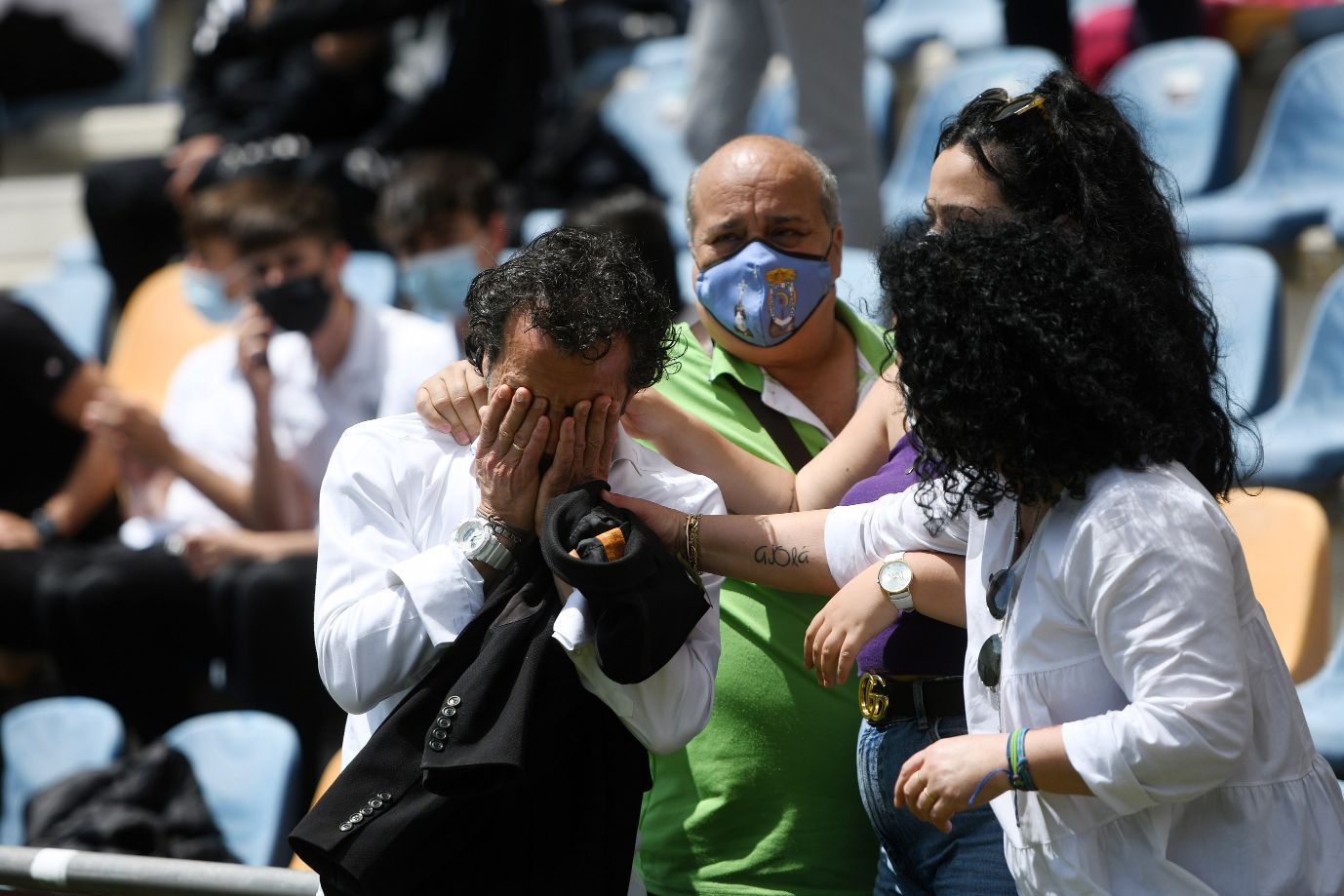 La emocionante permanencia del Pontevedra: goles y lágrimas en Pasarón