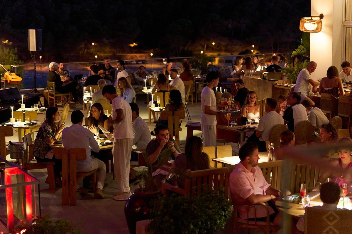 Para asistir a la velada se recomienda reservar.