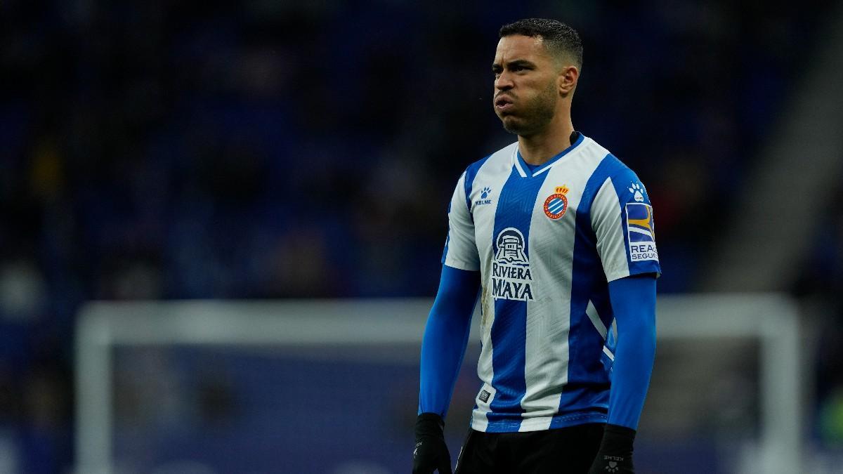 Raúl de Tomás se lamenta durante el duelo ante el Rayo