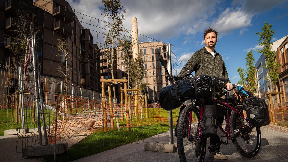 Enric Palà empujará el próximo 18 de abril un viaje en bicicleta que le llevará a descubrir una veintena de países diferentes hasta llegar a Japón