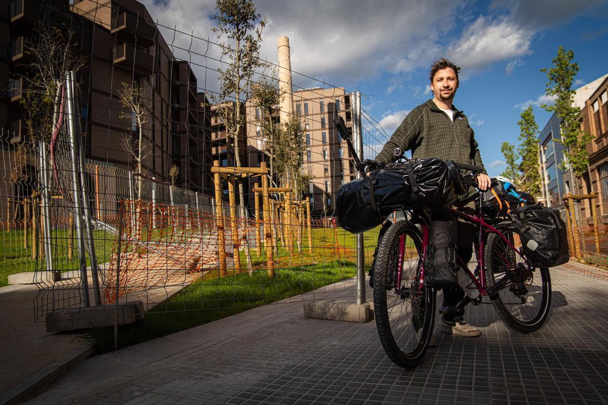 Enric Palà empujará el próximo 18 de abril un viaje en bicicleta que le llevará a descubrir una veintena de países diferentes hasta llegar a Japón