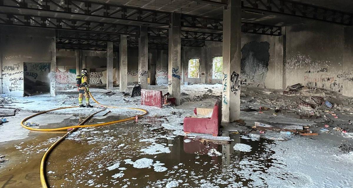 Arde en Alquerías una nave abandonada en la que malvivían personas sin hogar.