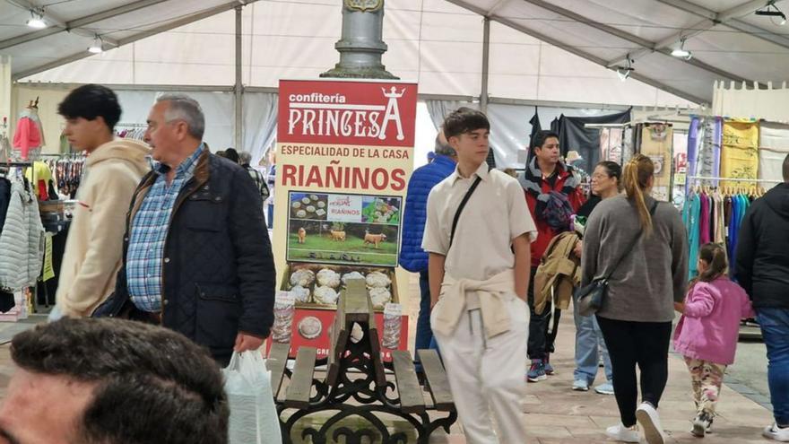 La Feria del stock abre sus puertas en La Felguera con 14 expositores