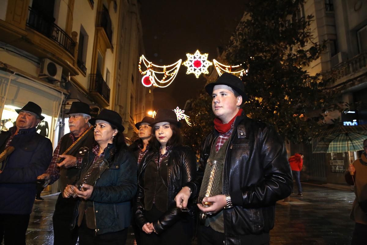 Campanilleros y zambombas de la Subbética traen la Navidad a Córdoba