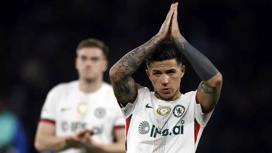 Rosenior ratifica la sanción a Enzo Fernández: "No jugará el domingo"