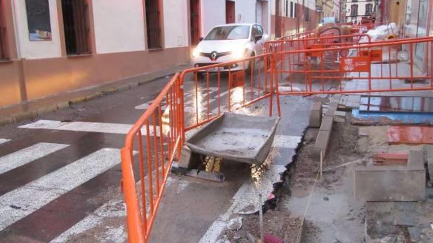 Obras en la calle Navarra de Burjassot.