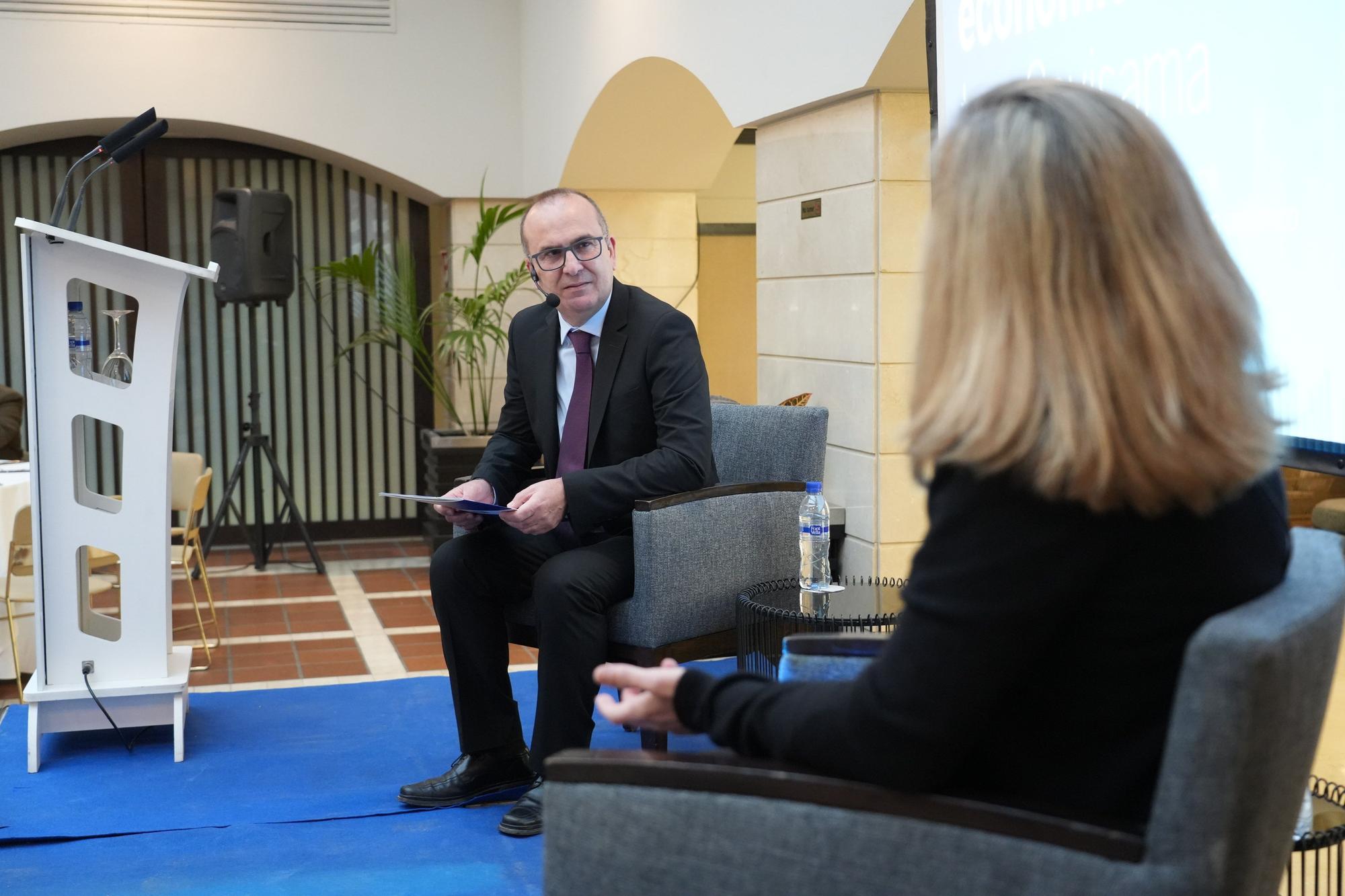 Las mejores imágenes del desayuno empresarial con el conseller Rafa Climent