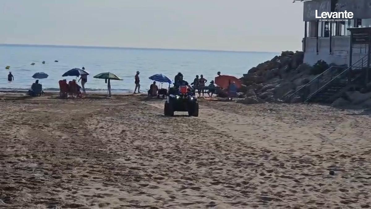 La cuerda que salva vidas en la playa de Gandia