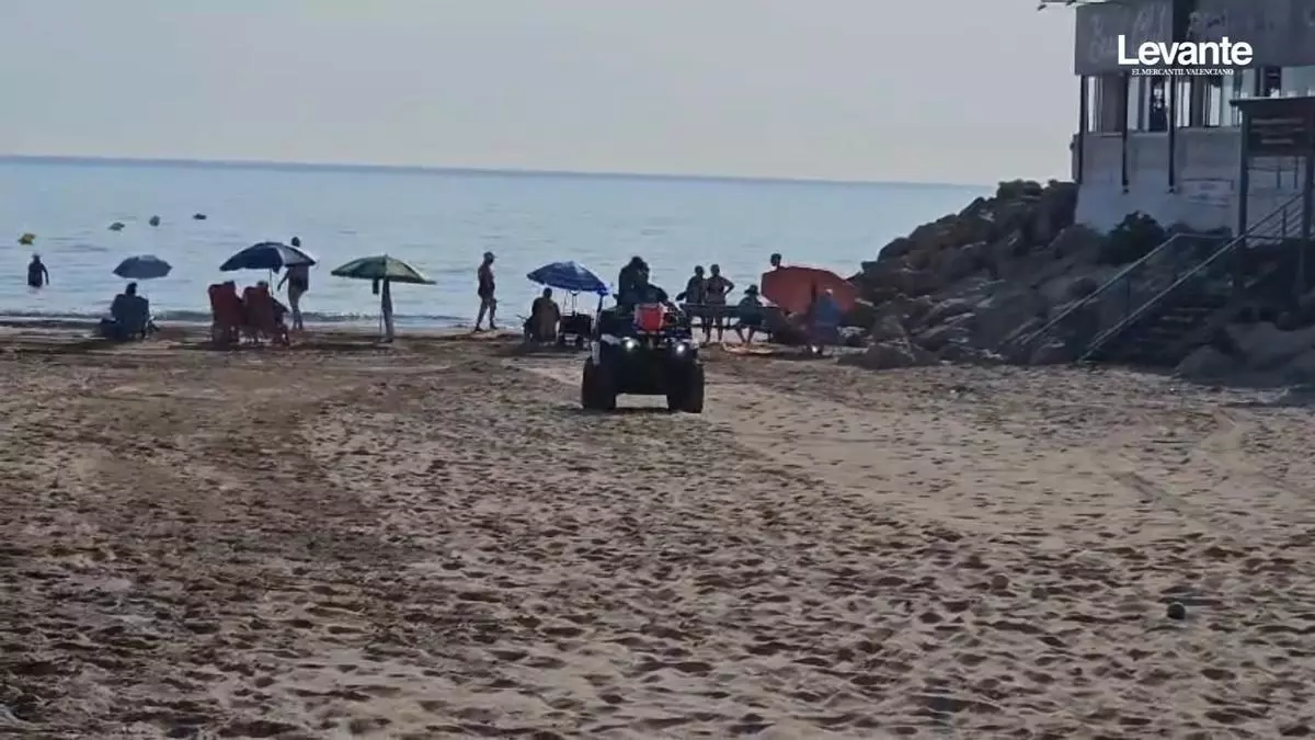 La cuerda que salva vidas: así actúa la Unidad de Quads de Gandia en los rescates acuáticos