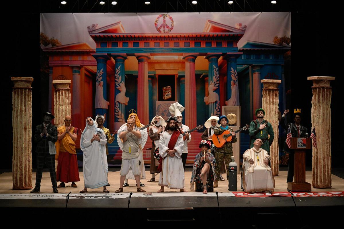 Los Excusaos en una de sus actuaciones en el teatro el año pasado.