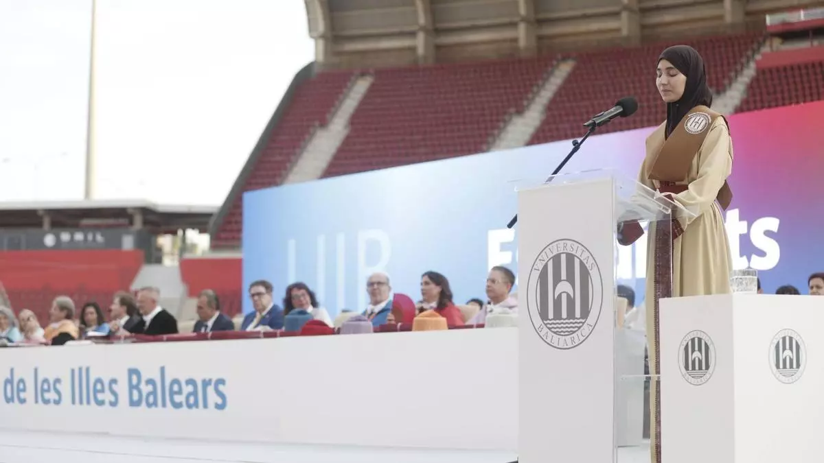La UIB condena los comentarios del diputado Jorge Campos (Vox) contra la estudiante musulmana que leyó un discurso durante la graduación