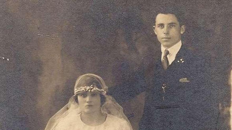 José Alcobre y Carmen Framiñan, el día de su boda, en 1922.