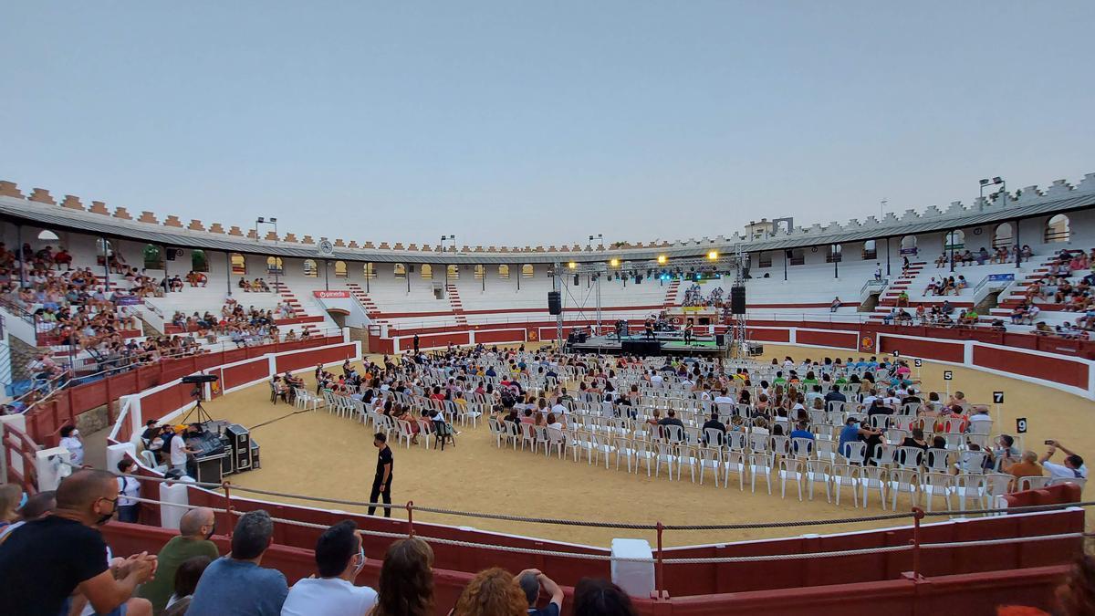 El público guarda las distancias en el concierto de Seguridad Social