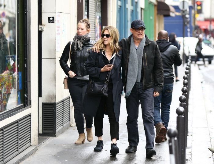 Tom Hanks junto a su segunda esposa, Rita Wilson, y su hija Elizabeth Ann (izquierda)