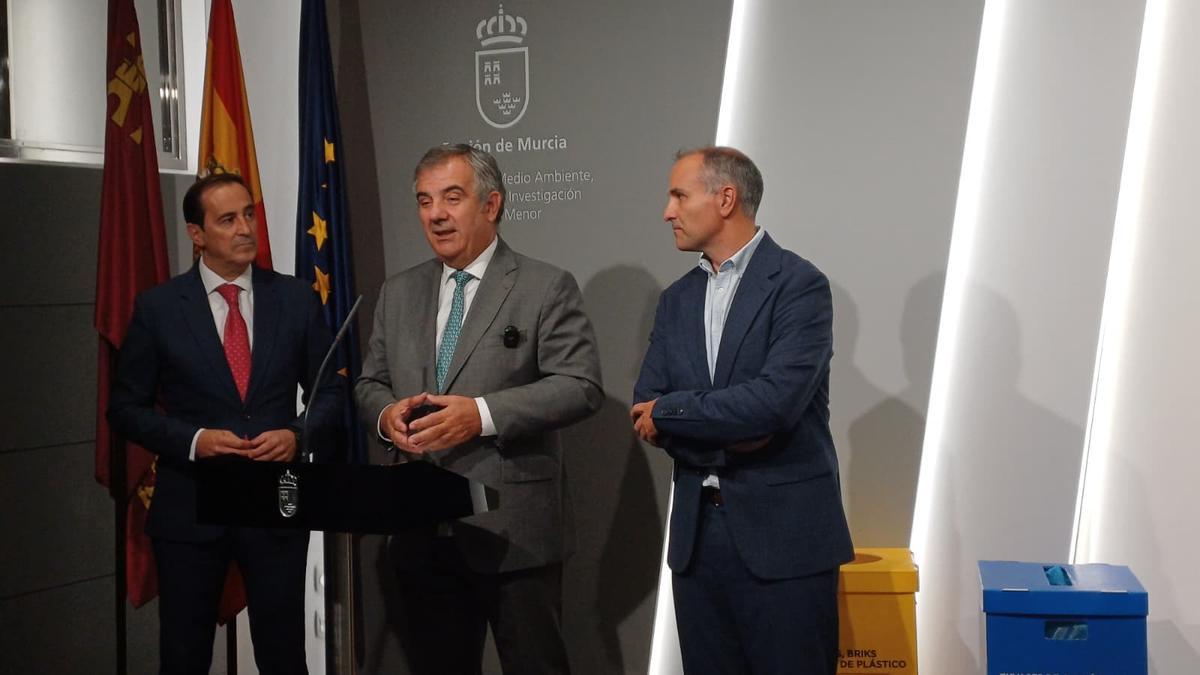 El consero de Medio Ambiente, Juan María Vázquez, este lunes en rueda de presa.