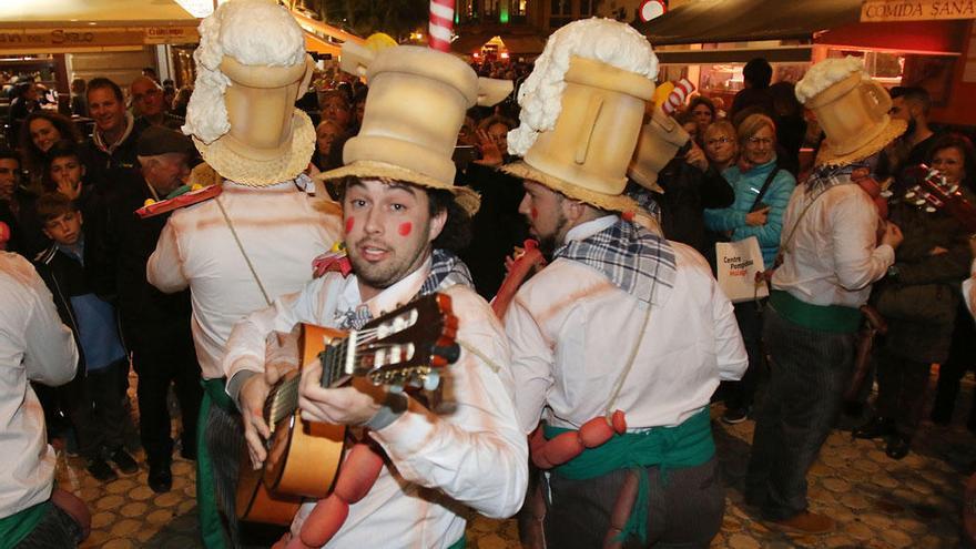 Con la finalización del concurso, el carnaval se traslada a la calle.